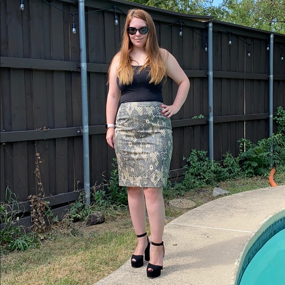 Maggie London Pencil skirt with black detailing - Picture 5 of 9